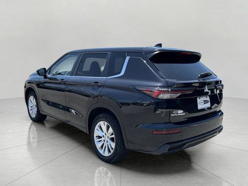 Used 2025 Mitsubishi Outlander ES FWD image 5