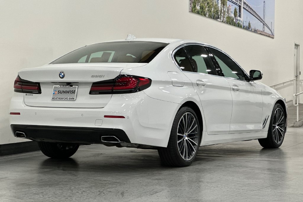 Used 2023 BMW 530i w/ Convenience Package RWD image 4