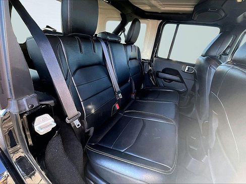 Used 2023 Jeep Wrangler Unlimited Sahara AWD/4WD image 27