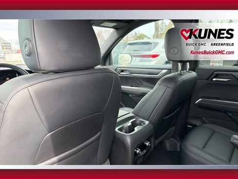 Used 2024 GMC Acadia Elevation image 29