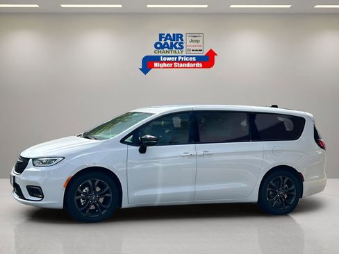 New 2026 Chrysler Pacifica Select image 13