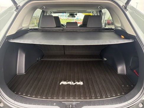 Used 2020 Toyota RAV4 XLE w/ Convenience Package AWD/4WD image 9