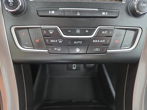 Used 2017 Ford Fusion SE w/ Fusion SE Technology Package image 21