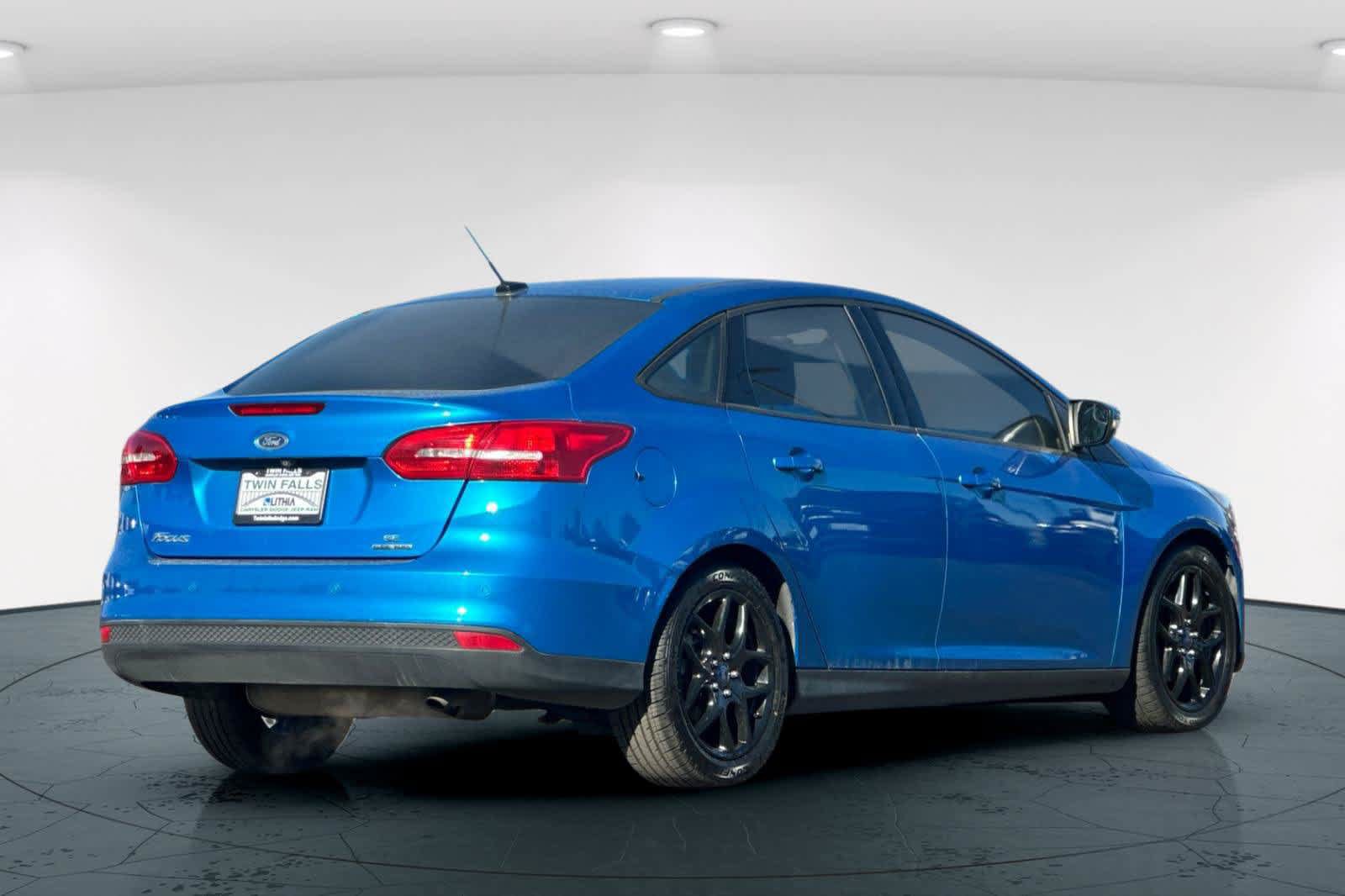 Used 2016 Ford Focus SE w/ Equipment Group 201A FWD image 2
