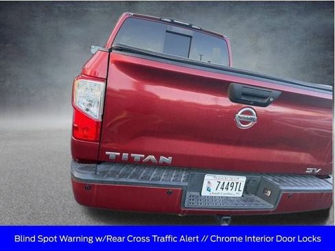 Used 2017 Nissan Titan SV image 9
