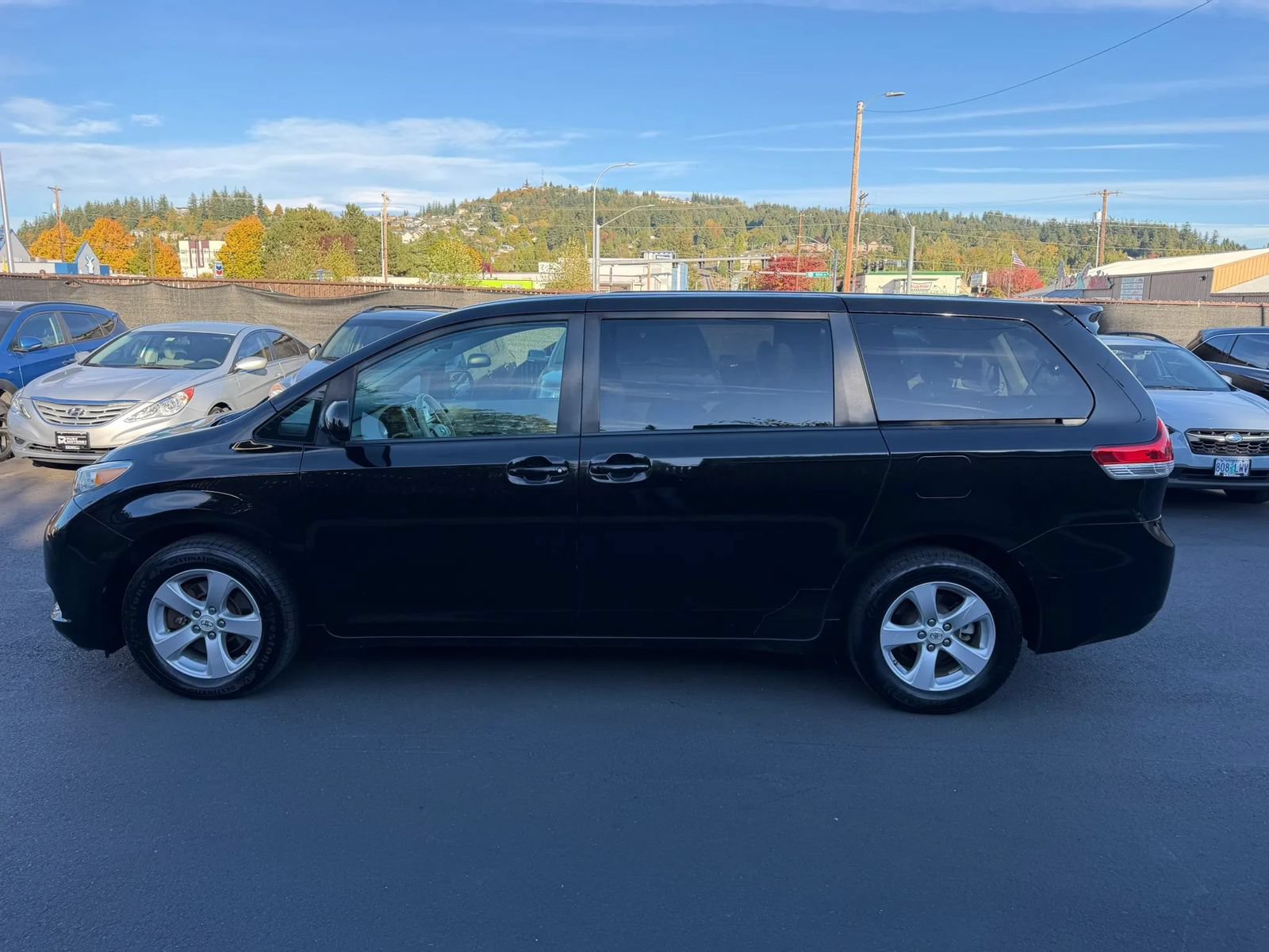 Used 2012 Toyota Sienna LE FWD image 7