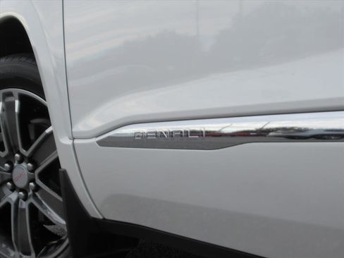 Used 2019 GMC Acadia Denali w/ Technology Package image 8