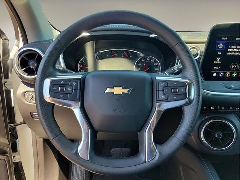 Used 2025 Chevrolet Blazer LT FWD image 19