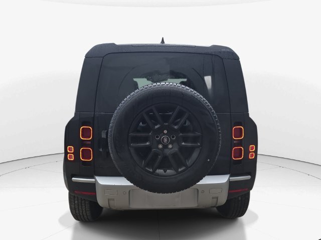 Used 2025 Land Rover Defender 110 S AWD/4WD image 7