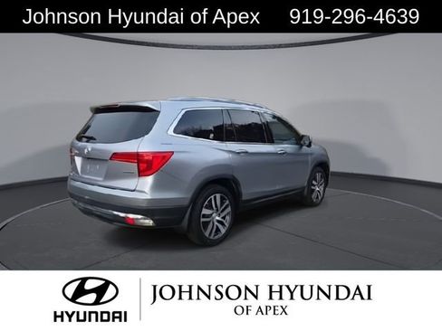 Used 2017 Honda Pilot Touring image 8