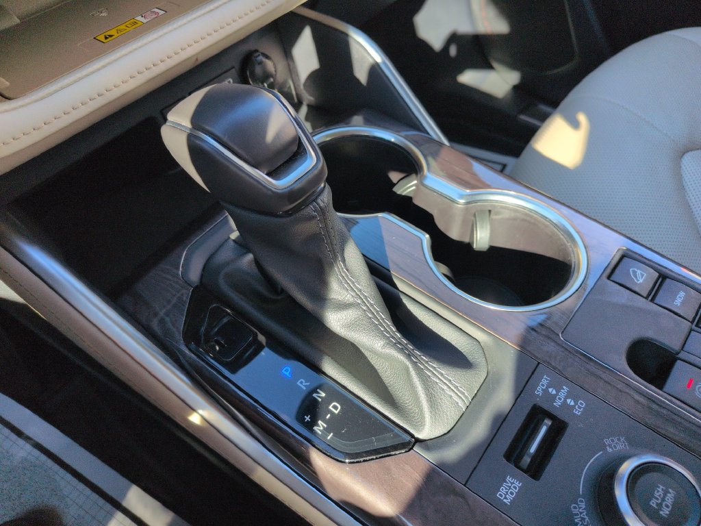 Used 2024 Toyota Highlander Platinum AWD/4WD image 24