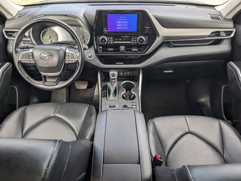 Used 2023 Toyota Highlander XLE image 17