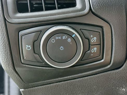 Used 2015 Ford Focus SE FWD image 26