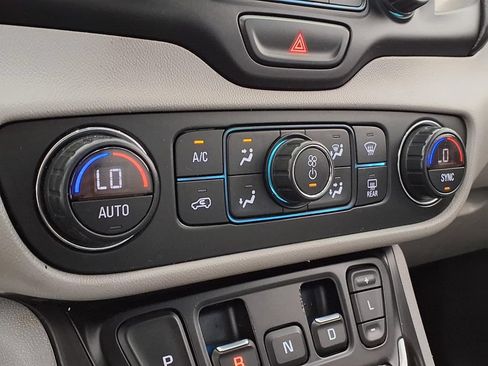 Used 2020 GMC Terrain SLT w/ Preferred Package AWD/4WD image 8