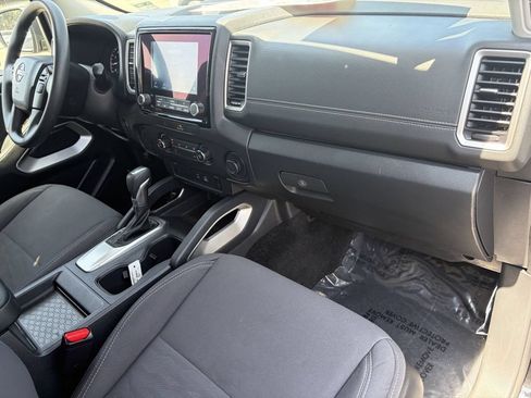 Used 2022 Nissan Frontier 2WD Crew Cab image 19