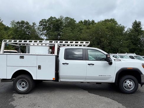 Used 2023 GMC Sierra 3500 Pro w/ Convenience Package AWD/4WD image 2