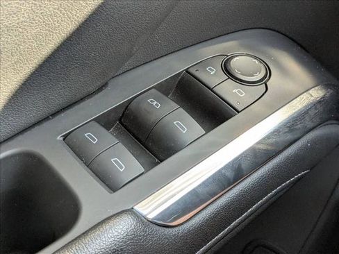 Used 2024 Chevrolet Traverse LT image 11