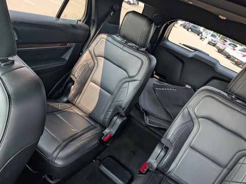 Used 2018 Ford Explorer Platinum AWD/4WD image 12