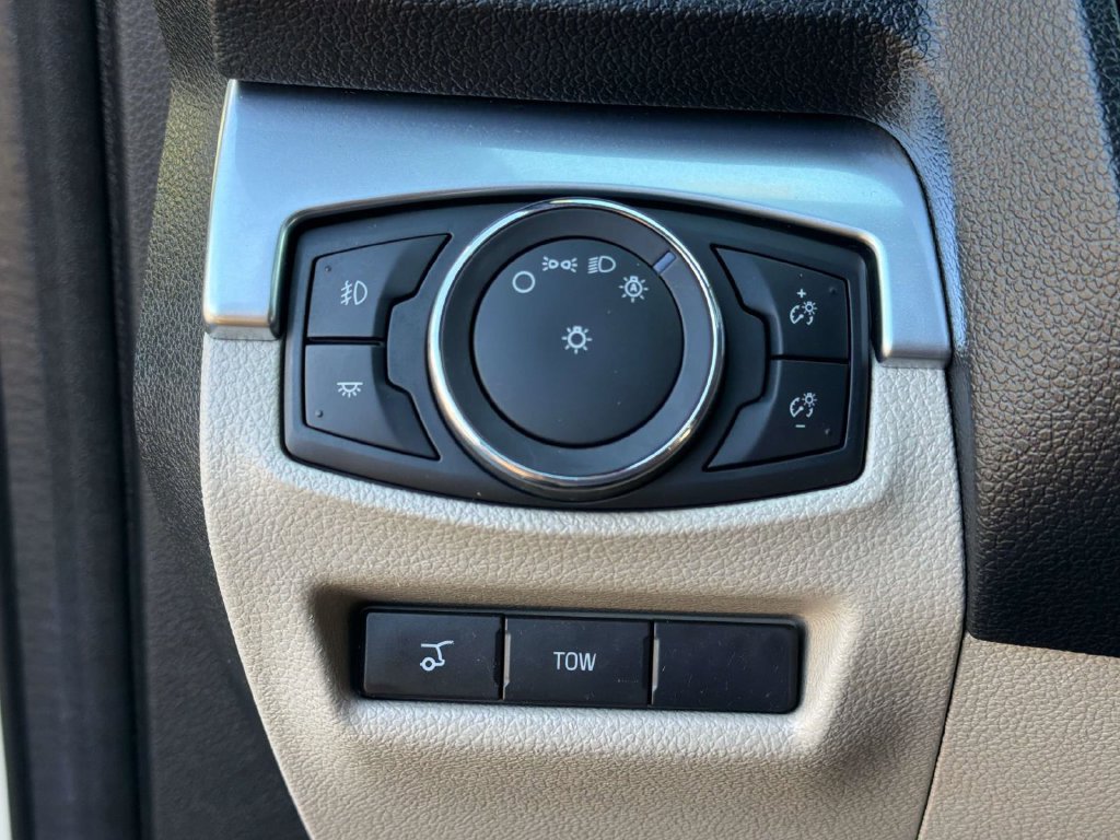 Used 2018 Ford Explorer Limited AWD/4WD image 31