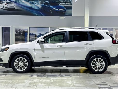Used 2019 Jeep Cherokee Latitude w/ Popular Appearance Group image 2