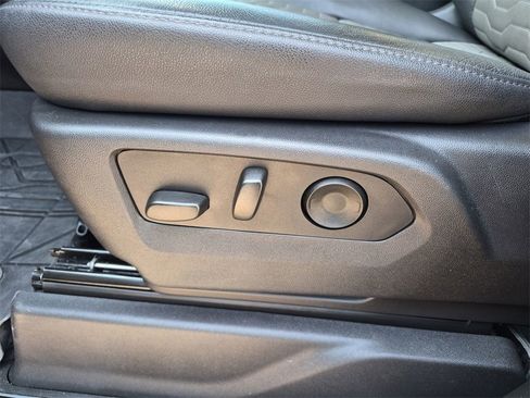 Used 2024 Chevrolet Silverado 2500 ZR2 w/ Technology Package image 12