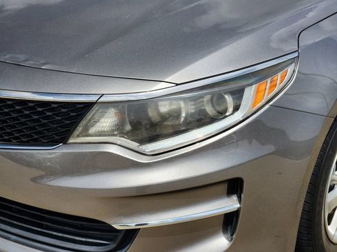 Used 2018 Kia Optima LX FWD image 9