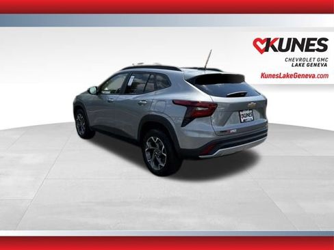 Used 2024 Chevrolet Trax LT FWD image 9