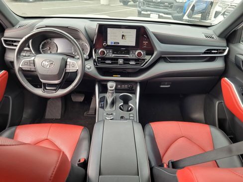 Used 2023 Toyota Highlander XSE AWD/4WD image 16