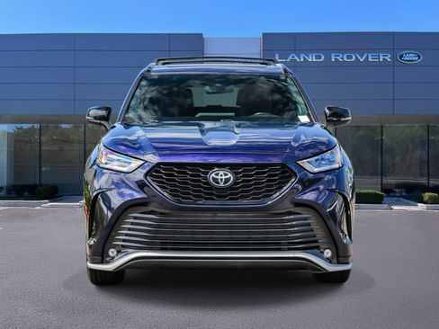Used 2022 Toyota Highlander XSE FWD image 2