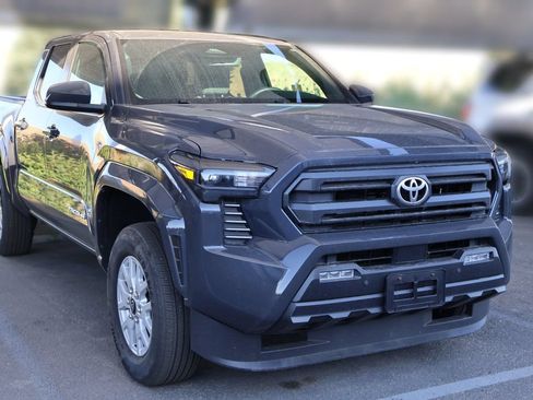 Used 2025 Toyota Tacoma SR5 AWD/4WD image 12