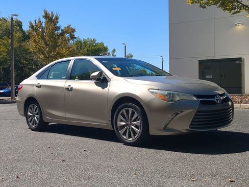 Used 2016 Toyota Camry XLE image 3