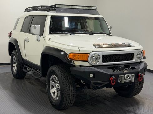 Used 2014 Toyota FJ Cruiser 4WD w/ Upgrade Package image 4