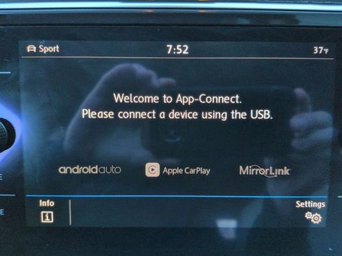 Used 2018 Volkswagen Tiguan SEL image 14