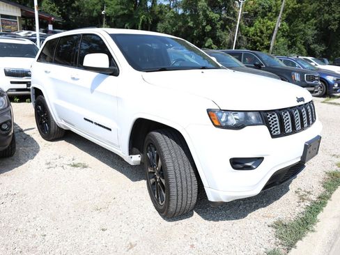 Used 2019 Jeep Grand Cherokee Altitude AWD/4WD image 4