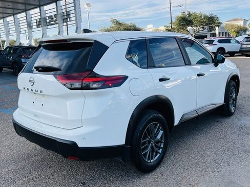 Used 2024 Nissan Rogue S image 6