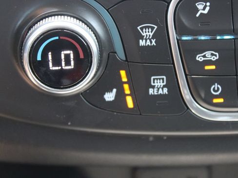 Used 2020 Chevrolet Traverse LT FWD image 50