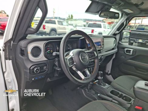 Used 2024 Jeep Wrangler Unlimited Sahara AWD/4WD image 13