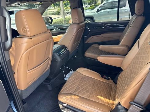 Used 2021 Cadillac Escalade Sport RWD image 6
