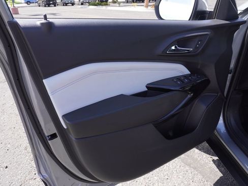 Used 2024 Chevrolet Trax LT w/ Driver Confidence Package FWD image 18