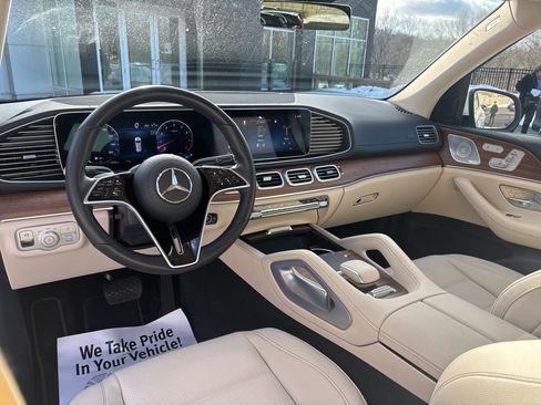 Used 2025 Mercedes-Benz GLS 450 4MATIC image 24