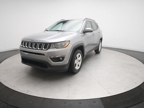 Used 2019 Jeep Compass Latitude w/ Popular Equipment Group AWD/4WD image 12