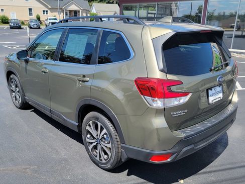 Used 2022 Subaru Forester Limited AWD/4WD image 7