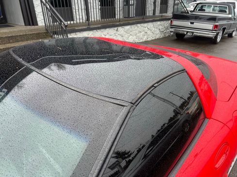 Used 1997 Chevrolet Corvette Coupe w/ Performance Handling Pkg image 9