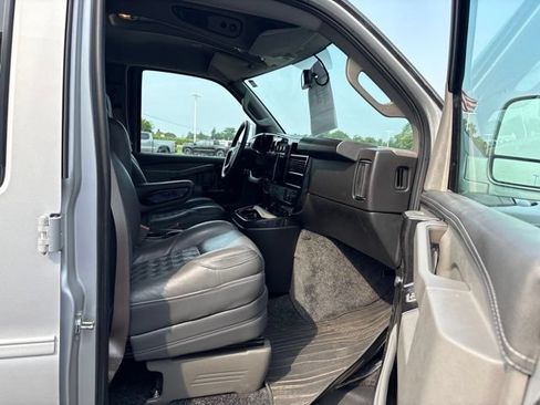 Used 2023 Chevrolet Express 2500 RWD image 10