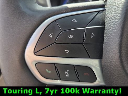 Certified 2024 Chrysler Pacifica Touring-L image 29