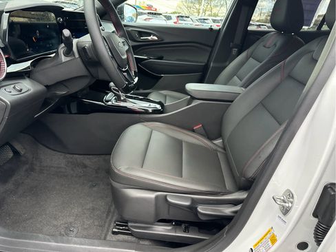 Certified 2025 Chevrolet Trax RS w/ Driver Confidence Package FWD image 10