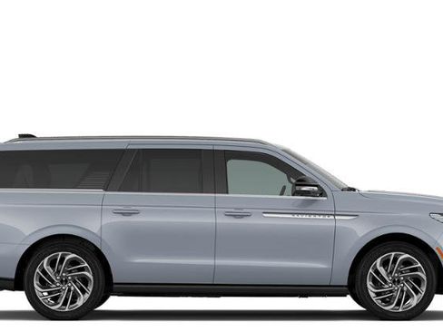 New 2026 Lincoln Navigator L Reserve AWD/4WD image 5