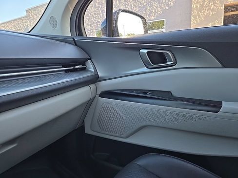 Certified 2023 Kia Carnival LX FWD image 24