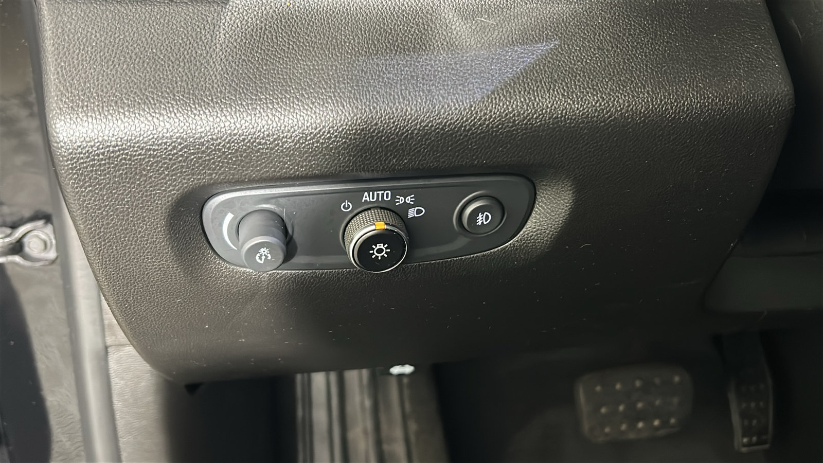 Used 2021 Chevrolet Traverse LT FWD image 23
