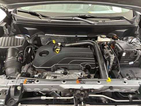 Used 2023 Chevrolet Equinox Premier image 11